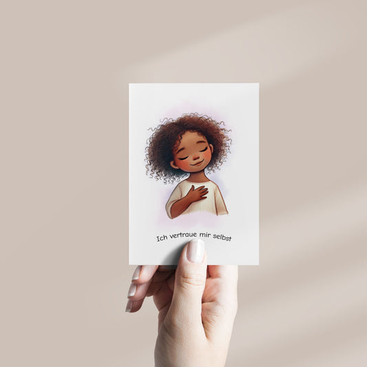 Affirmationskarte «Ich vertraue mir selbst» in einer Hand